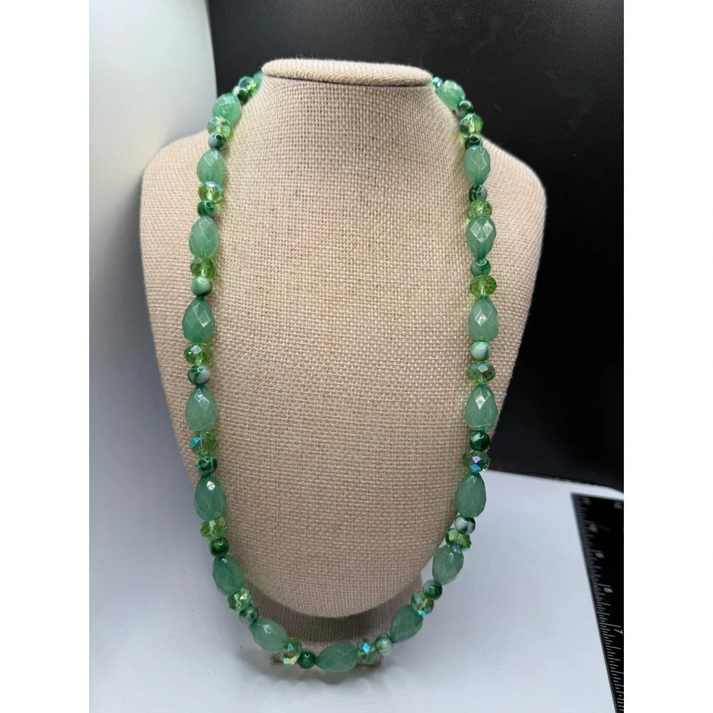 Vintage Green Beaded Necklace Faceted Glass Marbled Statement Strand 24 Inch‎